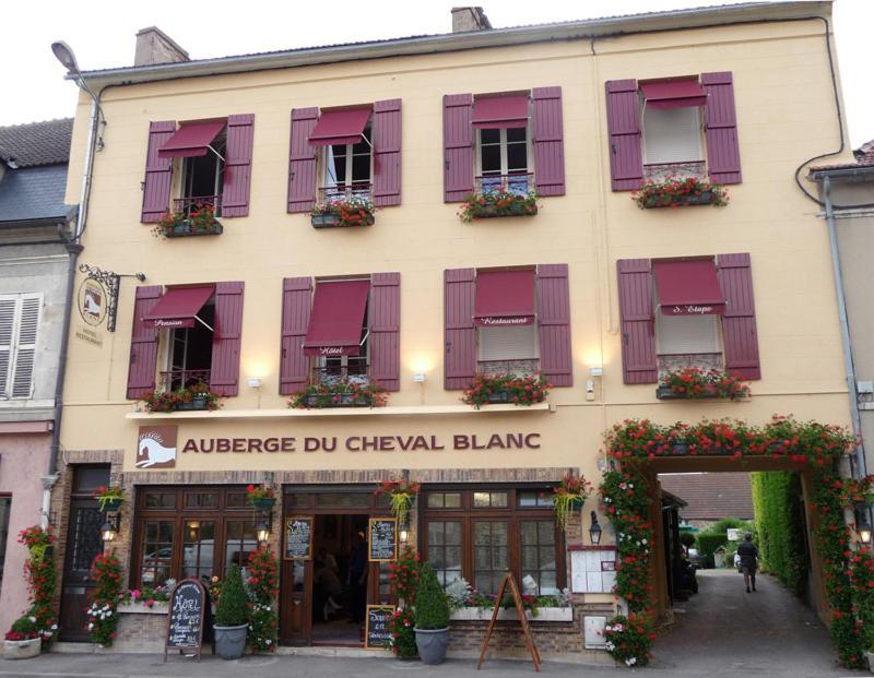 Auberge Du Cheval Blanc Avallon Esterno foto